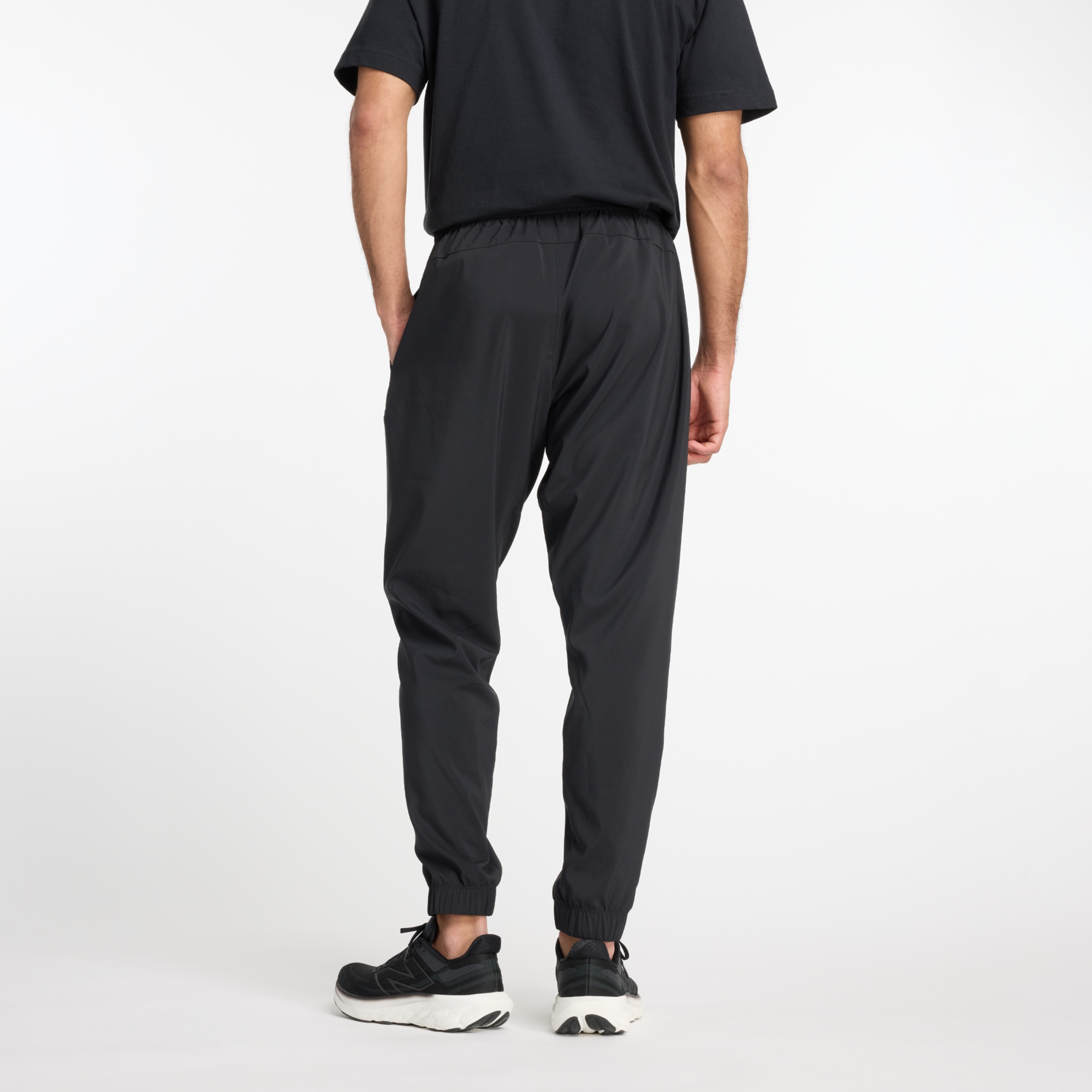 Ngawang is wearing size M and is 6'1.5"/187cm. Chest: 39.5"/100.3cm, Waist: 33"/83.8cm, Hips: 40"/101.6cm