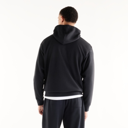 Ngawang is wearing size M and is 6'1.5"/187cm. Chest: 39.5"/100.3cm, Waist: 33"/84cm, Hips: 40"/102cm