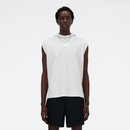 Mohamed is wearing size M and is 6'3"/190.5cm. Chest: 36.5"/92.7cm, Waist: 26.5"/67.3cm, Hips: 38.5"/97.8cm
