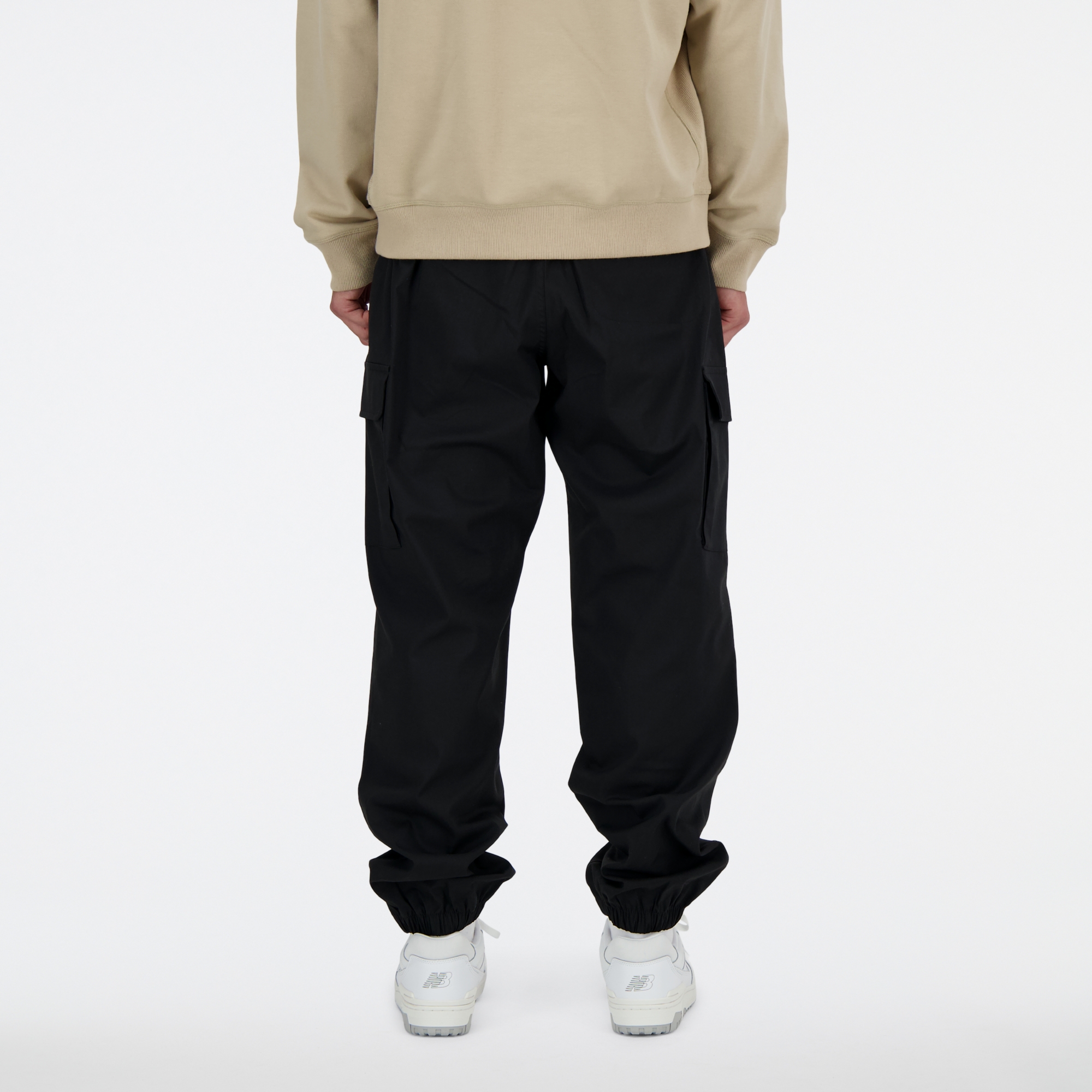 Tyler is wearing size M and is 6'/183cm. Chest: 36.25"/92cm, Waist: 29.5"/75cm, Hips: 37"/94cm