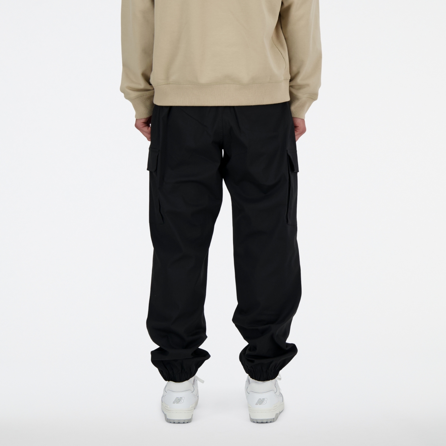 Tyler is wearing size M and is 6'/183cm. Chest: 36.25"/92cm, Waist: 29.5"/75cm, Hips: 37"/94cm