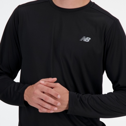 Sebastian is wearing size M and is 6'2"/188cm. Chest: 38.75"/98.4cm, Waist: 32"/81.3cm, Hips: 39"/99cm