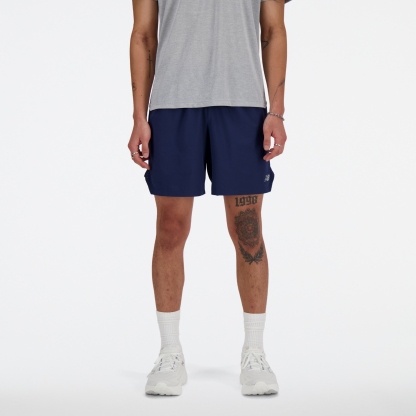 Sebastian is wearing size M and is 6'2"/188cm. Chest: 38.75"/98.4cm, Waist: 32"/81.3cm, Hips: 39"/99cm