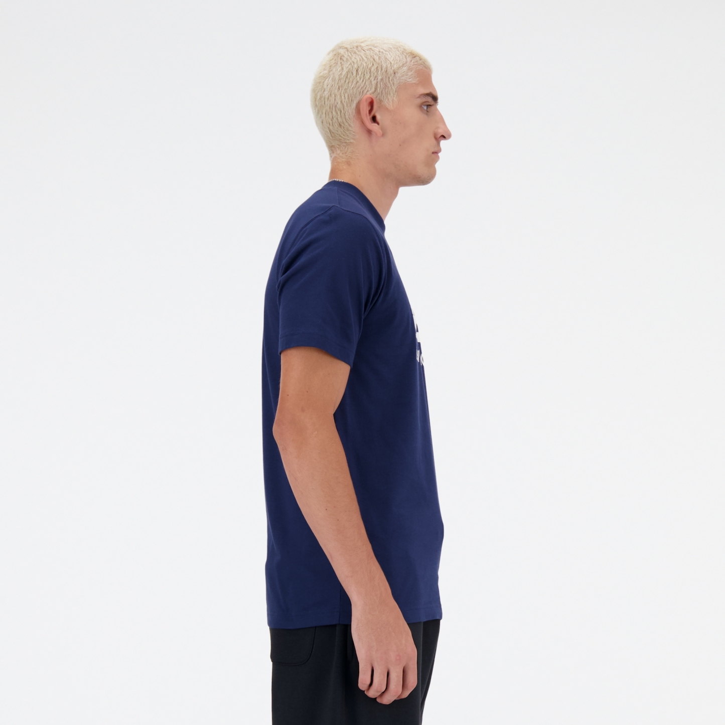 Sebastian is wearing size M and is 6'2"/188cm. Chest: 38.75"/98.4cm, Waist: 32"/81.3cm, Hips: 39"/99cm