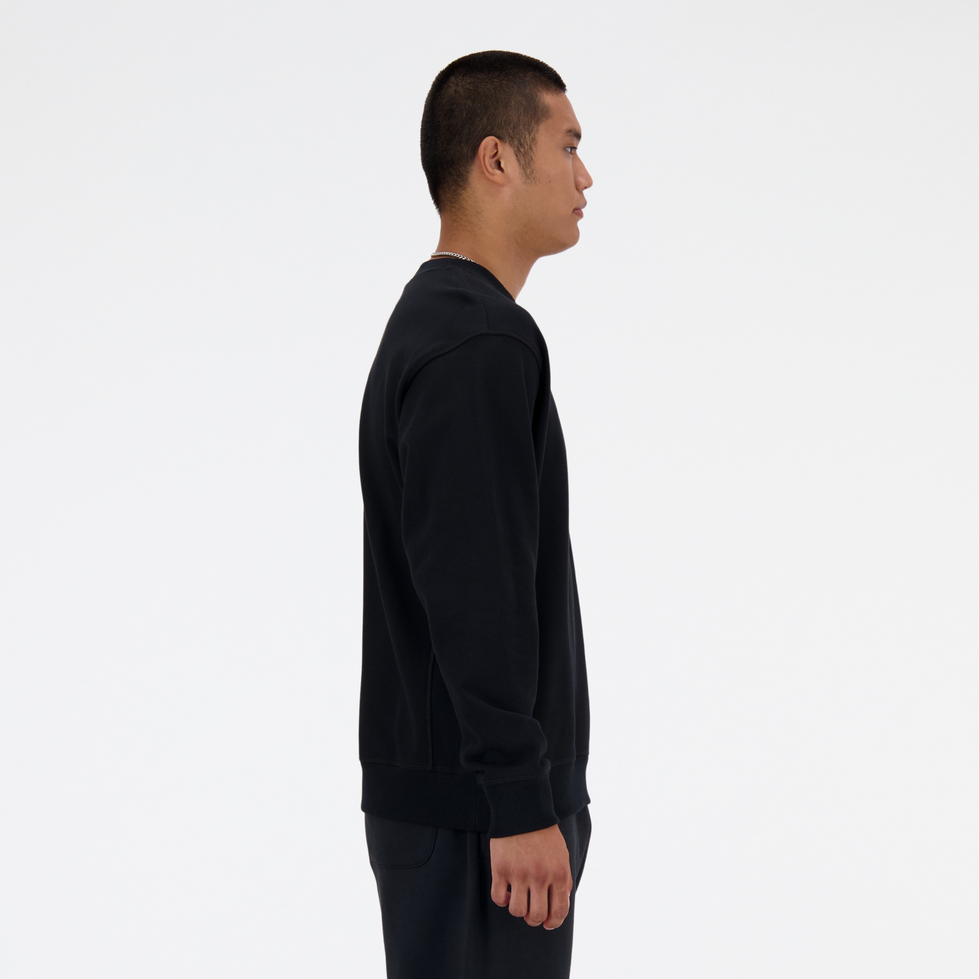 Ngawang is wearing size M and is 6'1.5"/187cm. Chest: 39.5"/100.3cm, Waist: 33"/83.8cm, Hips: 40"/101.6cm