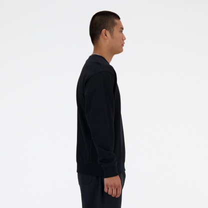 Ngawang is wearing size M and is 6'1.5"/187cm. Chest: 39.5"/100.3cm, Waist: 33"/83.8cm, Hips: 40"/101.6cm