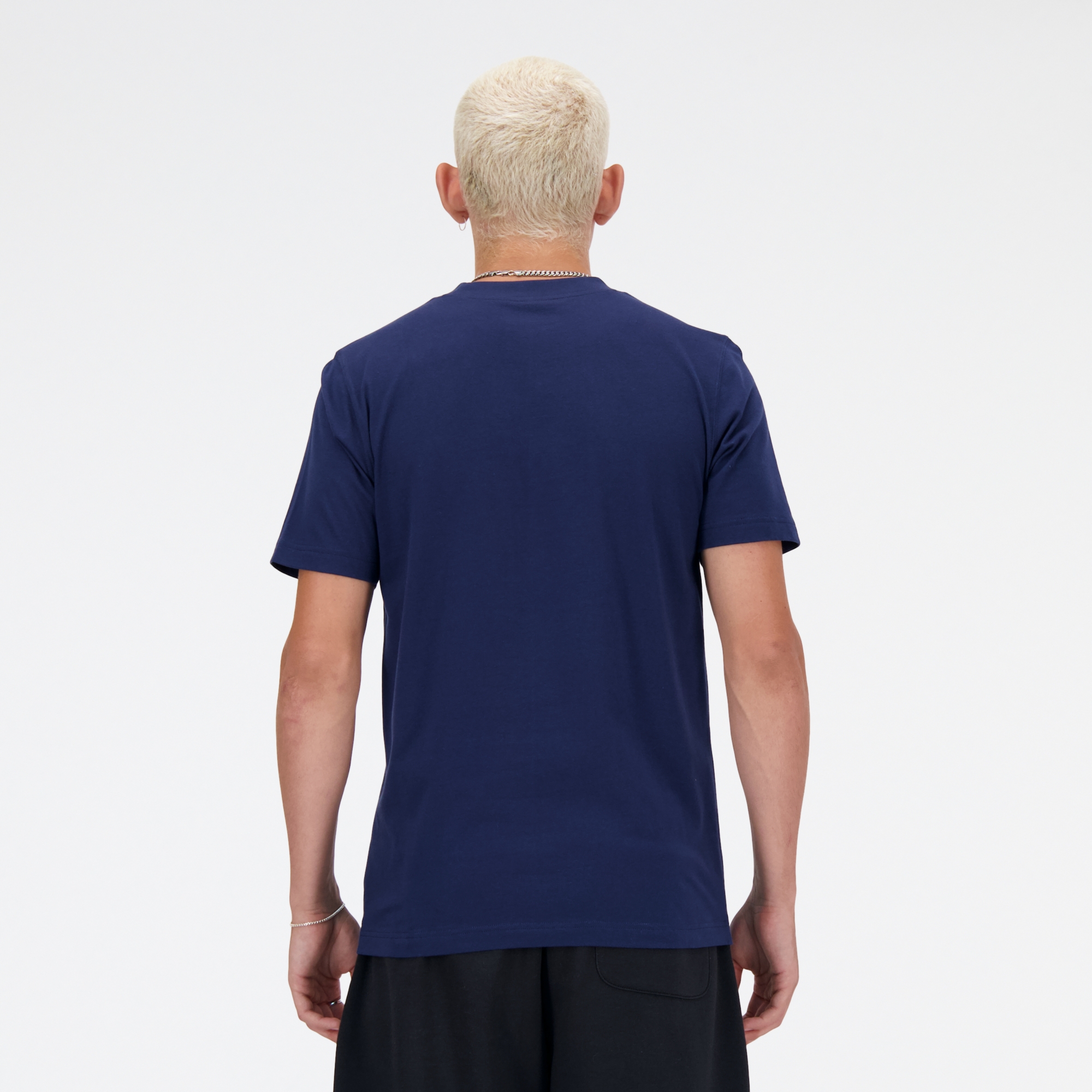 Sebastian is wearing size M and is 6'2"/188cm. Chest: 38.75"/98.4cm, Waist: 32"/81.3cm, Hips: 39"/99cm
