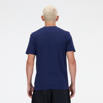 Sebastian is wearing size M and is 6'2"/188cm. Chest: 38.75"/98.4cm, Waist: 32"/81.3cm, Hips: 39"/99cm