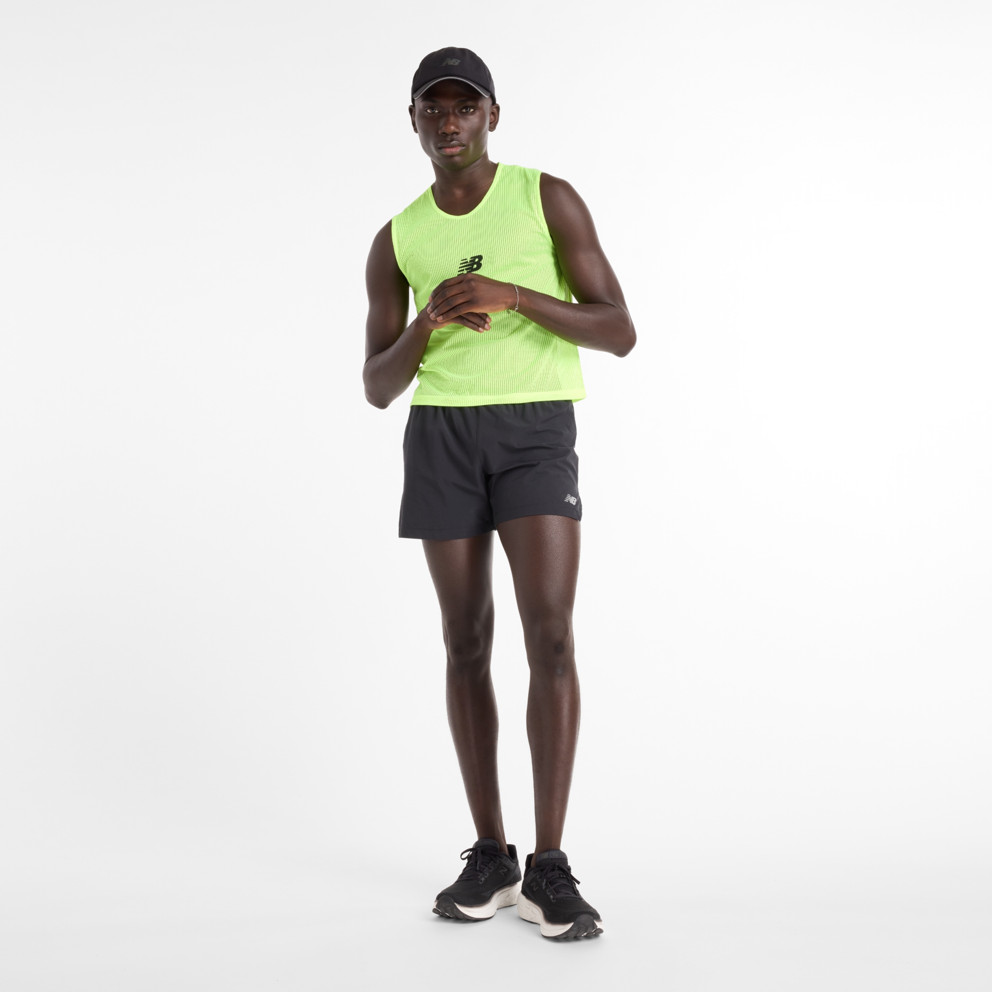 Tyler is wearing size M and is 6'/182.8cm. Chest: 36.25"/92cm, Waist: 29.5"/75cm, Hips: 37"/94cm
