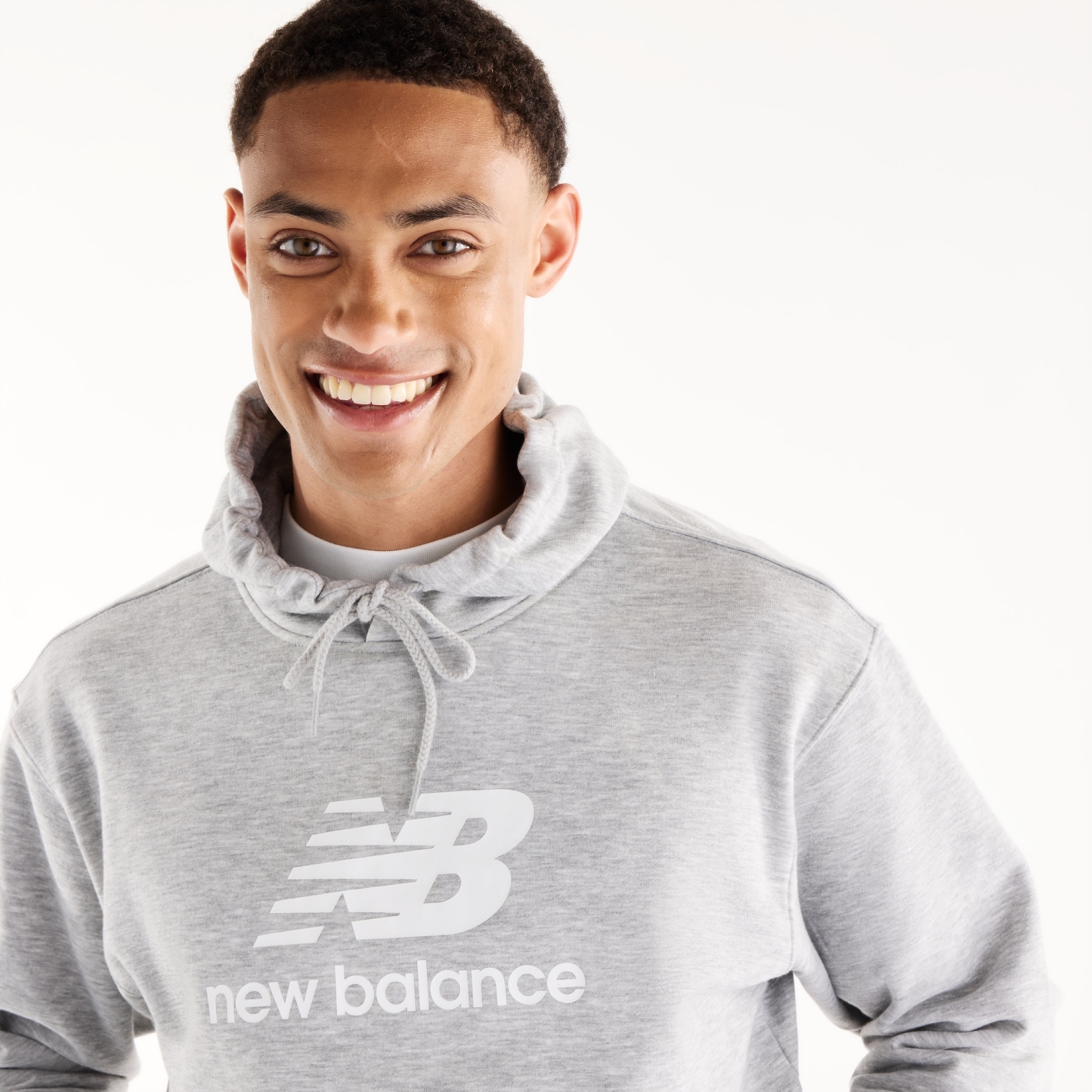 Mohamed is wearing size M and is 6'3"/190.5cm. Chest: 36.5"/92.7cm, Waist: 26.5"/67.3cm, Hips: 38.5"/97.8cm