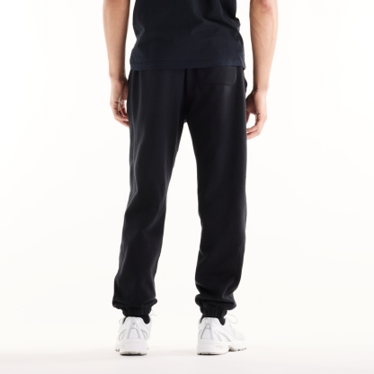 Sebastian is wearing size M and is 6'2"/188cm. Chest: 38.75"/98.4cm, Waist: 32"/81.3cm, Hips: 39"/99cm