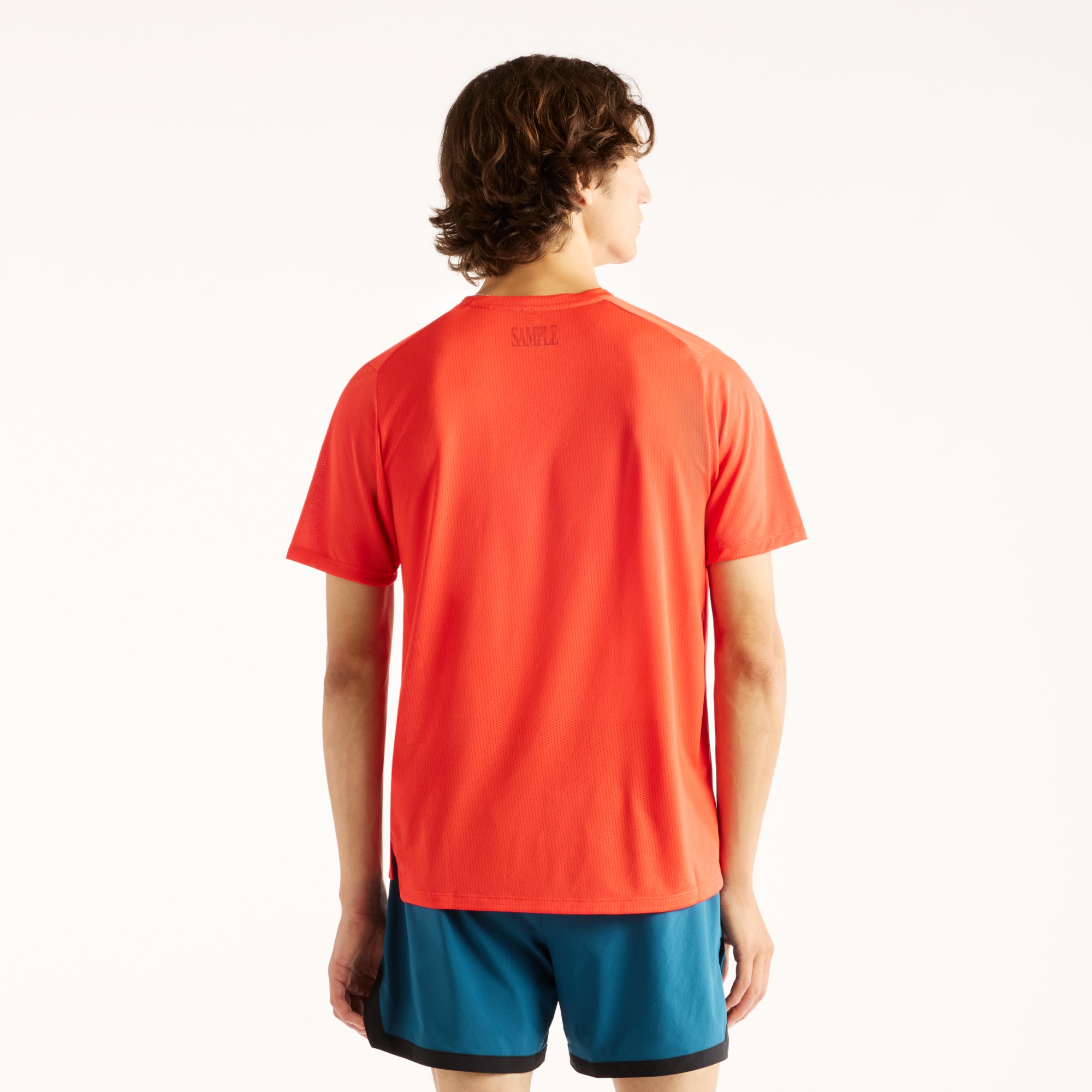 Felix is wearing size M and is 6'/183cm. Chest: 36.5"/93cm, Waist: 30.5"/78cm, Hips: 36.5"/93cm
