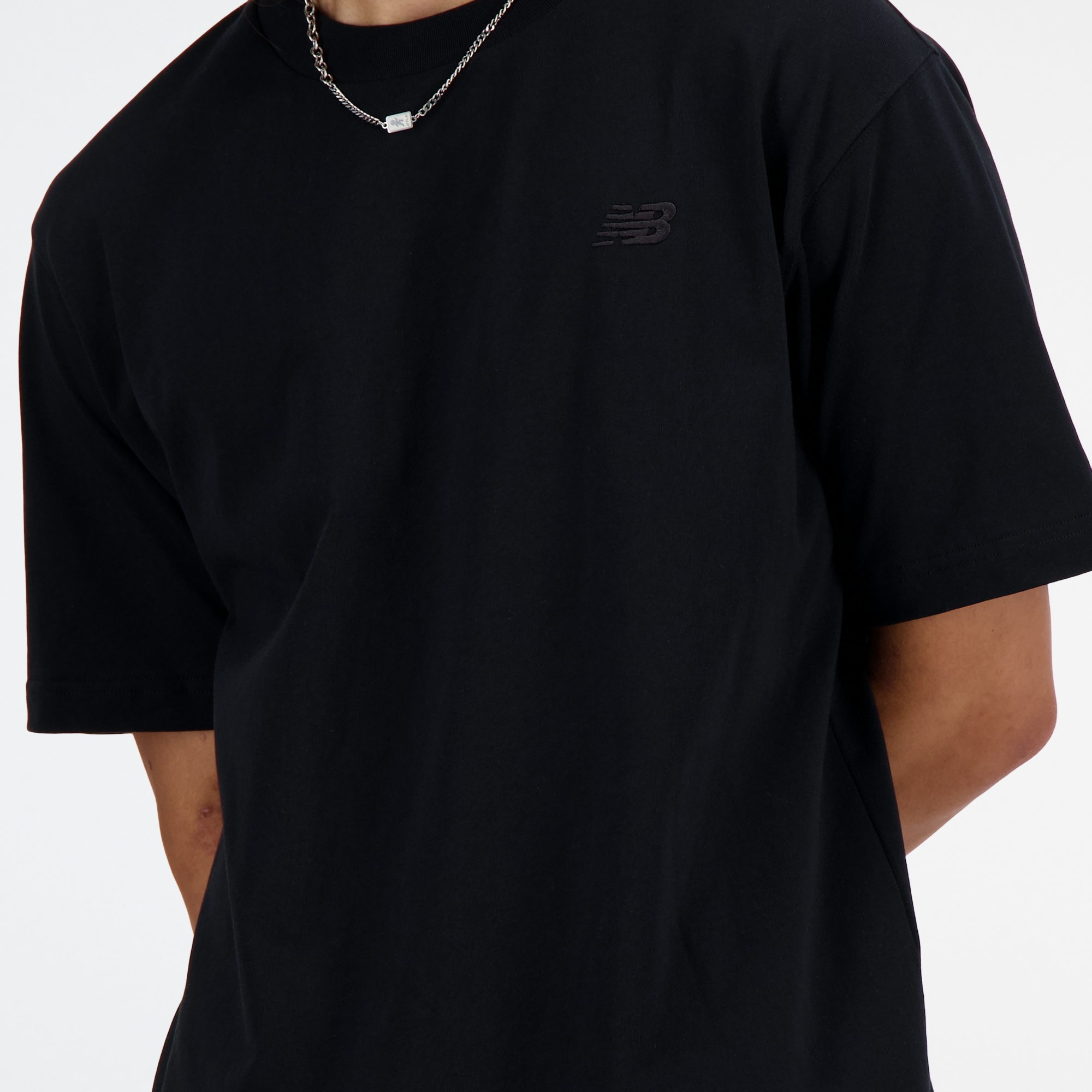 Tyler is wearing size M and is 6'/183cm. Chest: 36.25"/92cm, Waist: 29.5"/75cm, Hips: 37"/94cm
