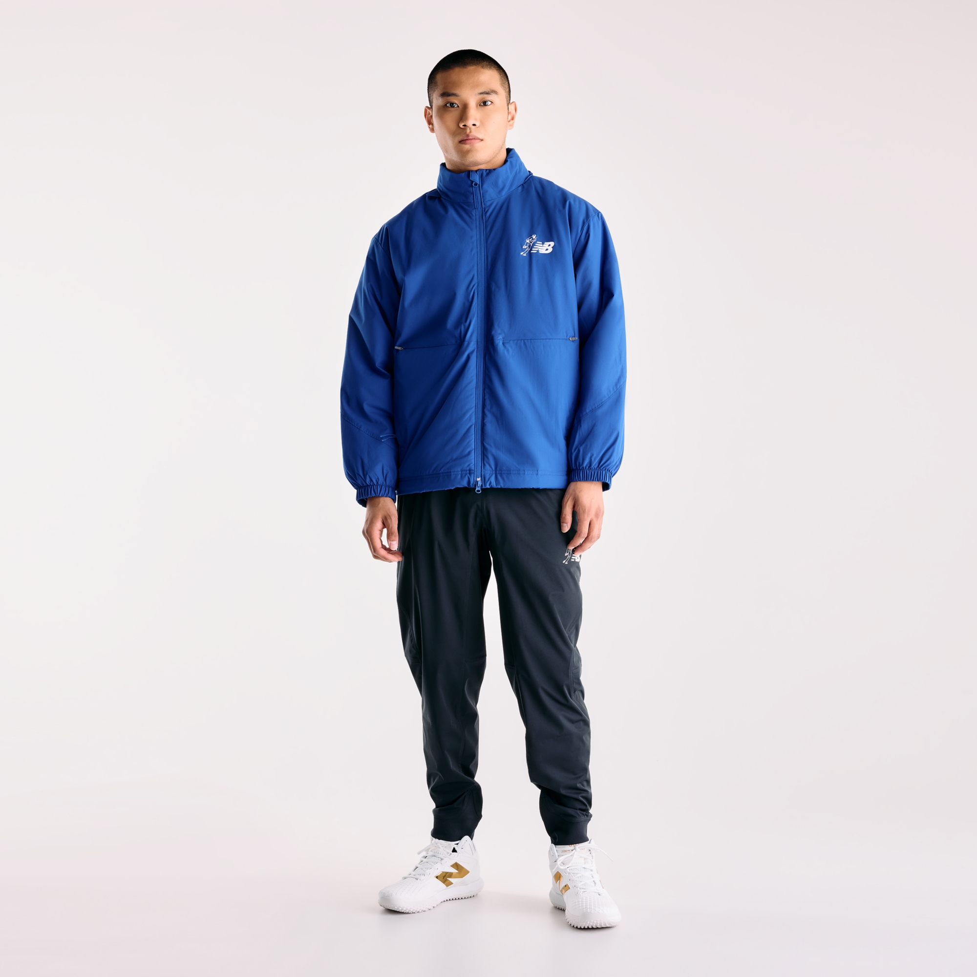 Ngawang is wearing size M and is 6'1"/185 cm. Chest: 38"/96.5 cm, Waist: 31"/78.7 cm