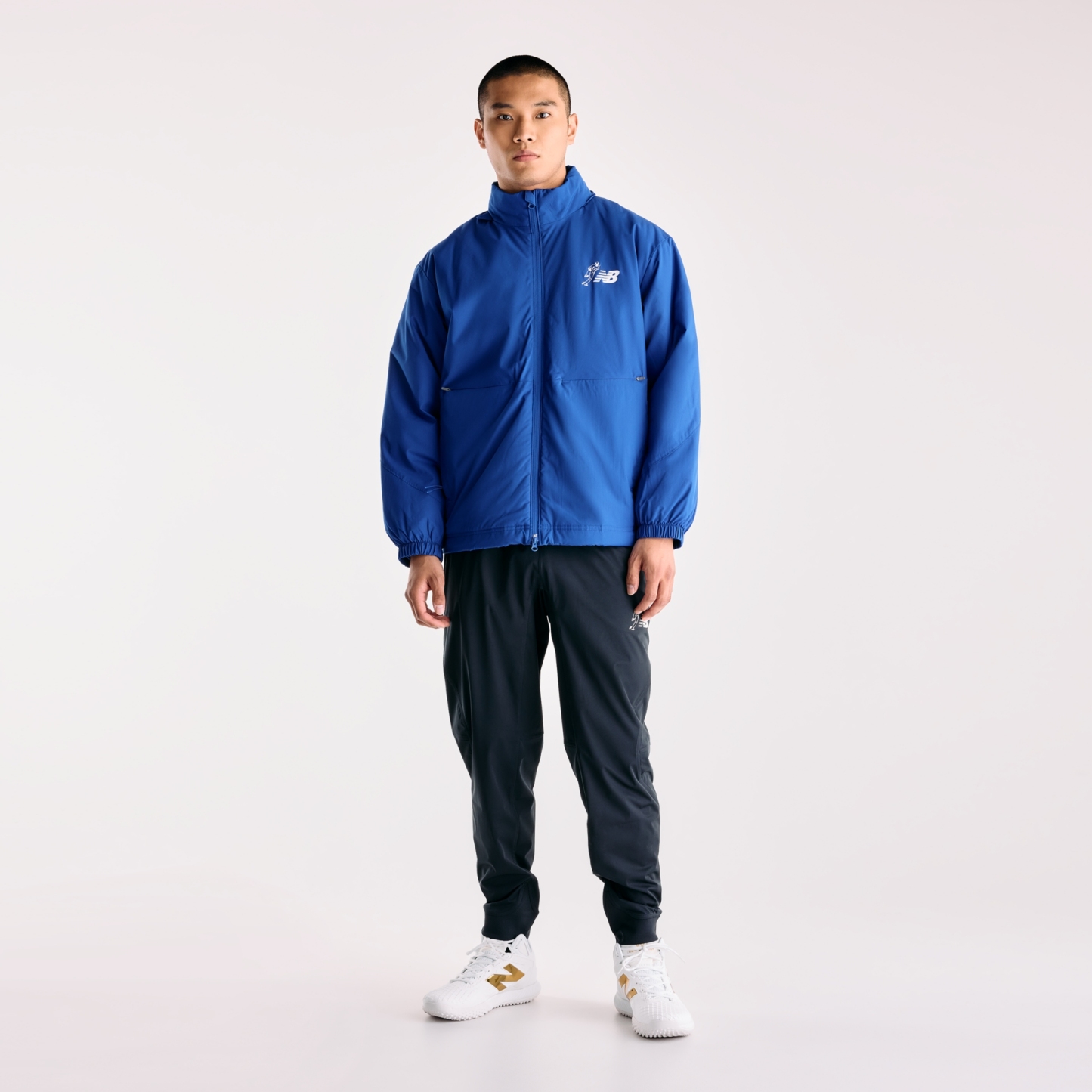 Ngawang is wearing size M and is 6'1"/185 cm. Chest: 38"/96.5 cm, Waist: 31"/78.7 cm