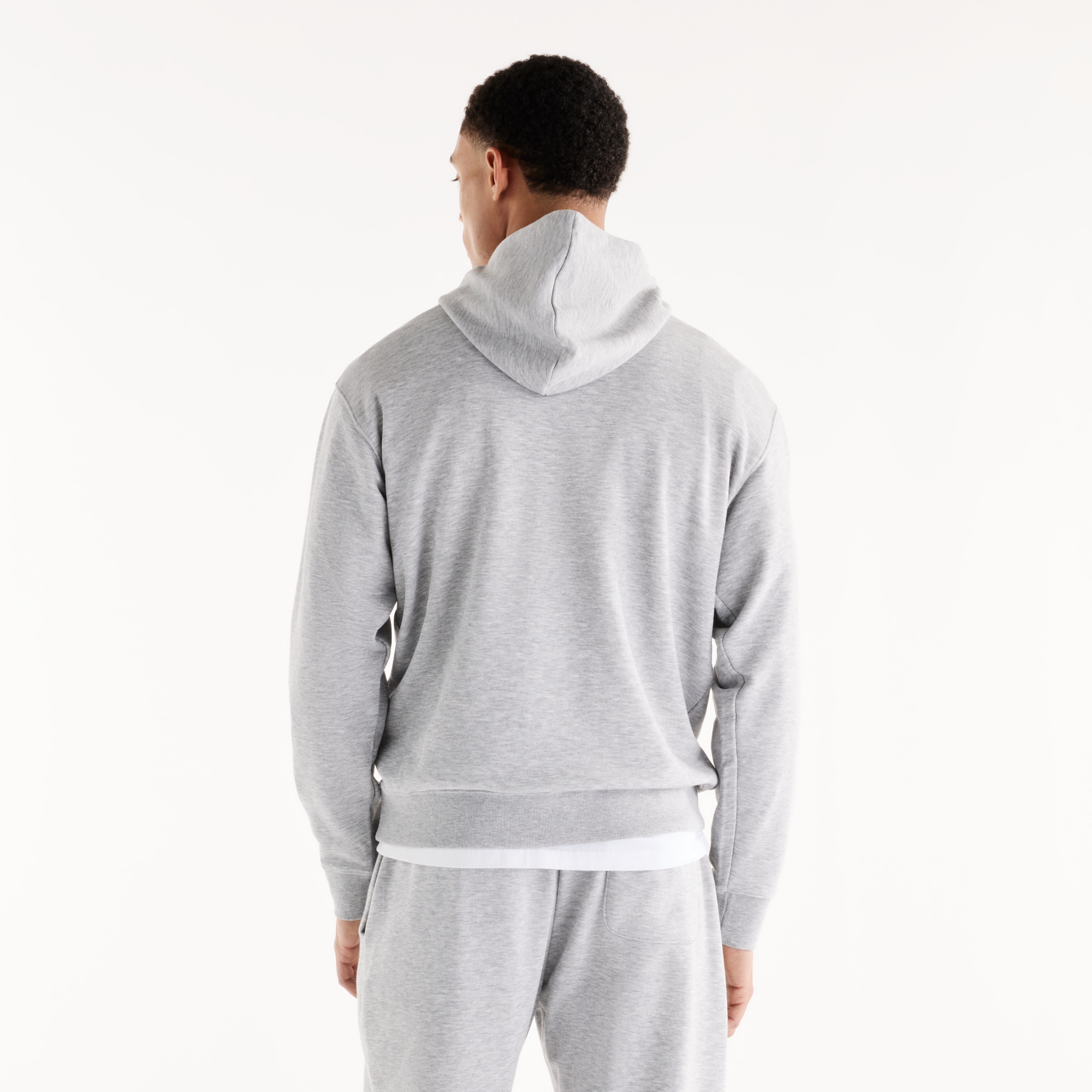 Mohamed is wearing size M and is 6'3"/190.5cm. Chest: 36.5"/92.7cm, Waist: 26.5"/67.3cm, Hips: 38.5"/97.8cm