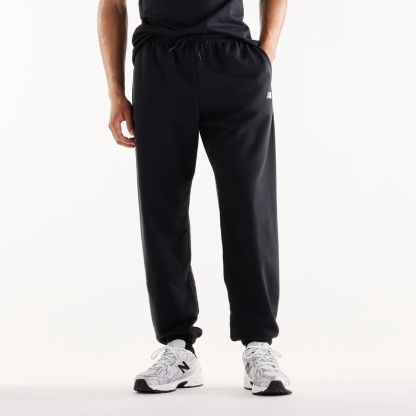 Tyler is wearing size M and is 6'/182.8cm. Chest: 36.25"/92cm, Waist: 29.5"/75cm, Hips: 37"/94cm