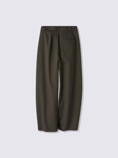 チノタックバレルパンツ