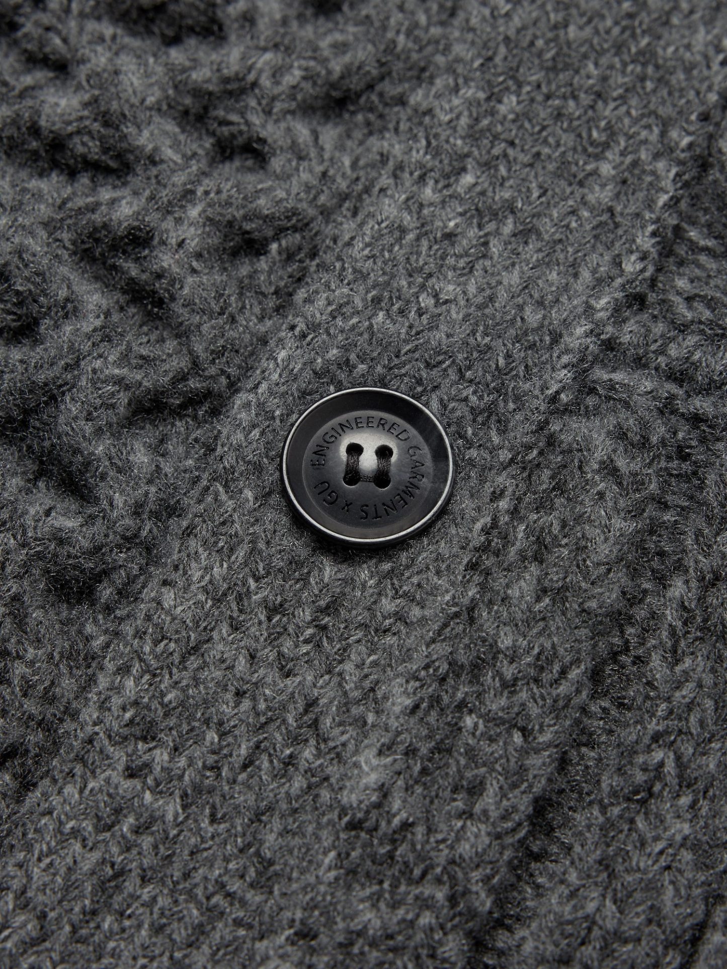 ケーブルクルーネックカーディガン ENGINEERED GARMENTS