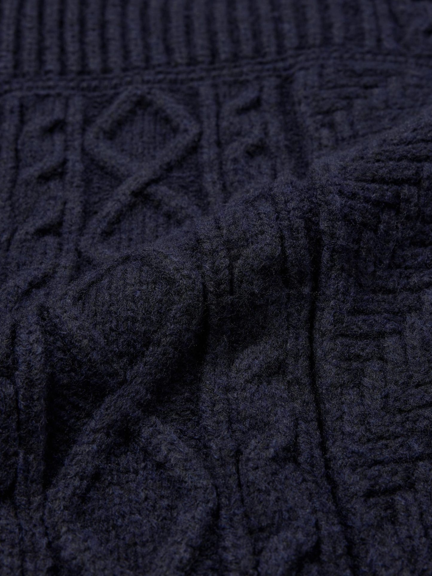 ケーブルクルーネックカーディガン ENGINEERED GARMENTS