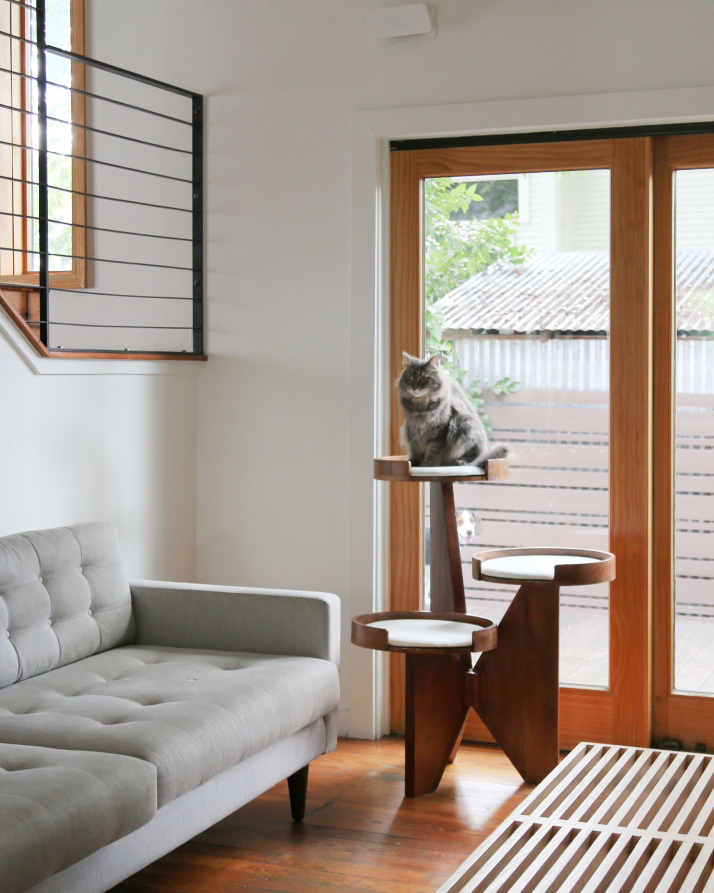 Modern Walnut Cat Tree Tower – Sculptural 3-Tier Wooden Cat Climbing Tower with Soft Suede Platforms & Scratching Disc