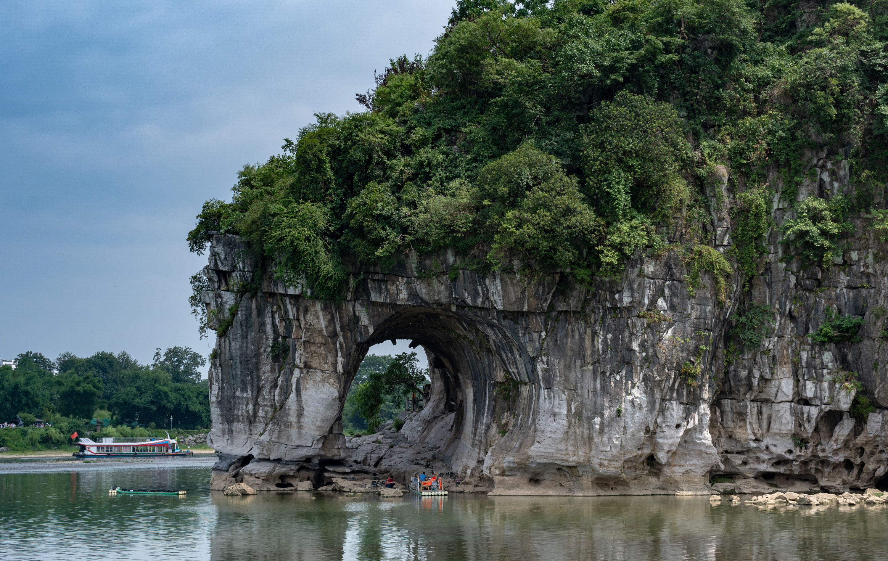 6-day private-guide tour of Guilin with chauffeured car: Yangshuo, Li River, Longji Terraces, and Gudong