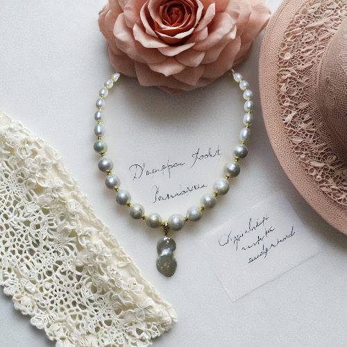 Natural freshwater pearl necklace with unique Baroque 