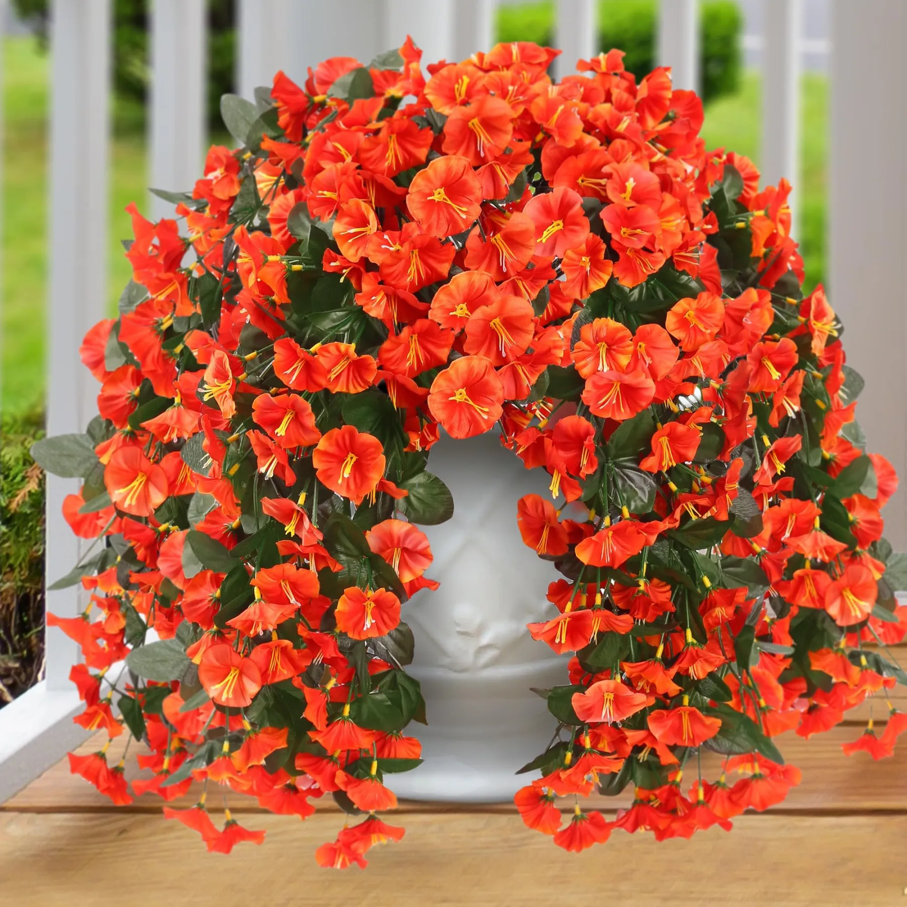 Plantas e flores artificiais suspensas