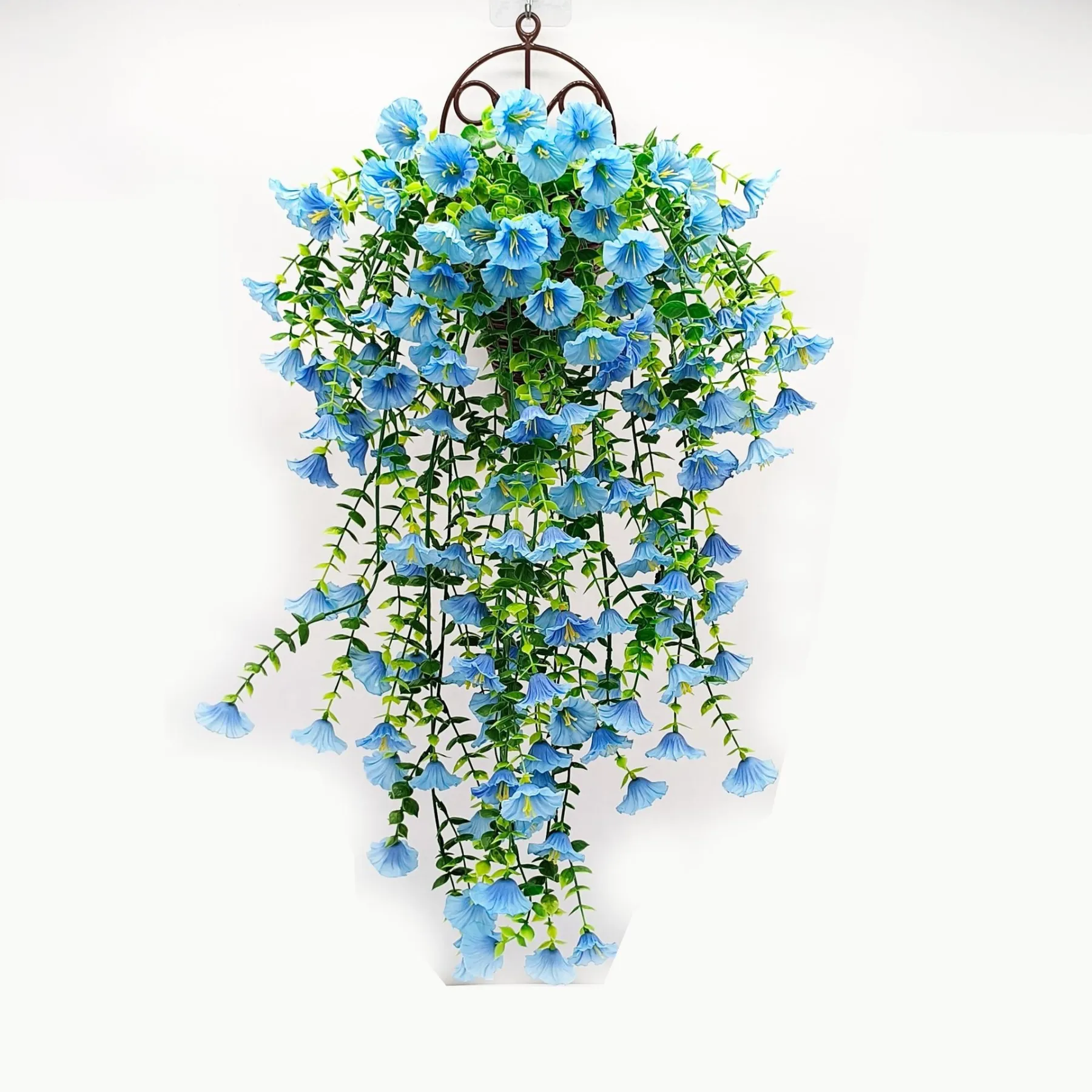 Plantas e flores artificiais suspensas