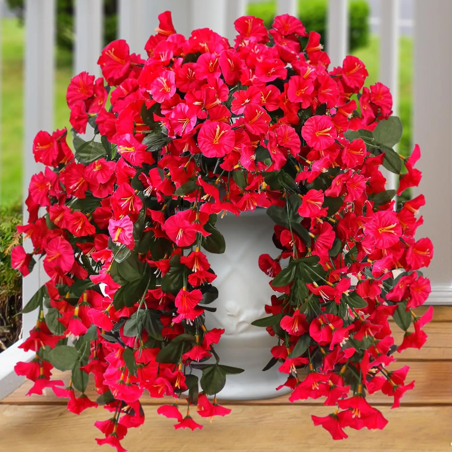 Plantas e flores artificiais suspensas