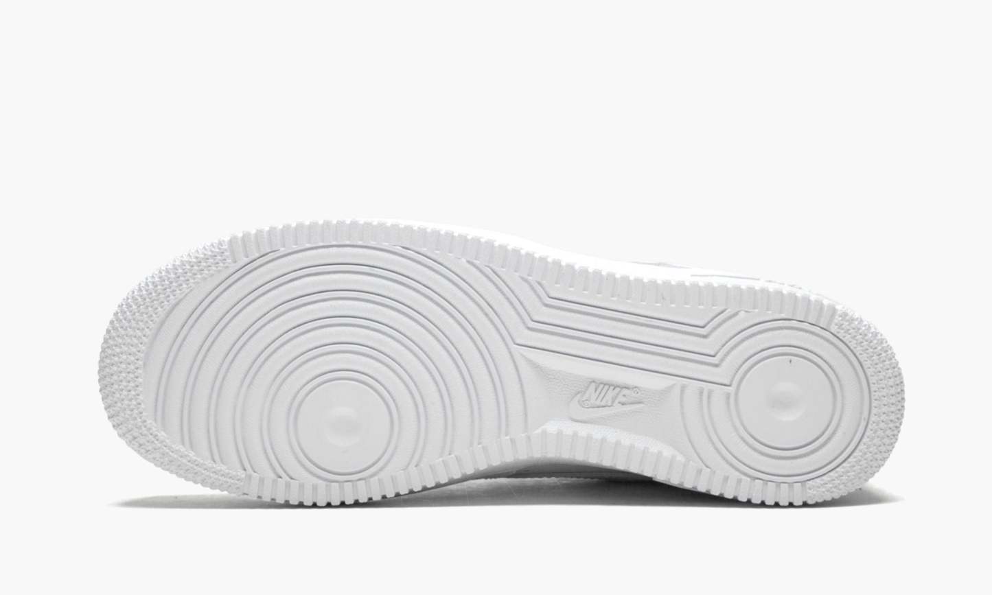 1 Low 07 ��White on White