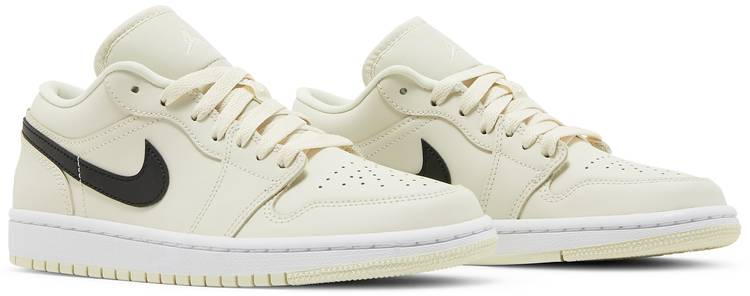 Wmns Low 'Coconut Milk' DC0774-121