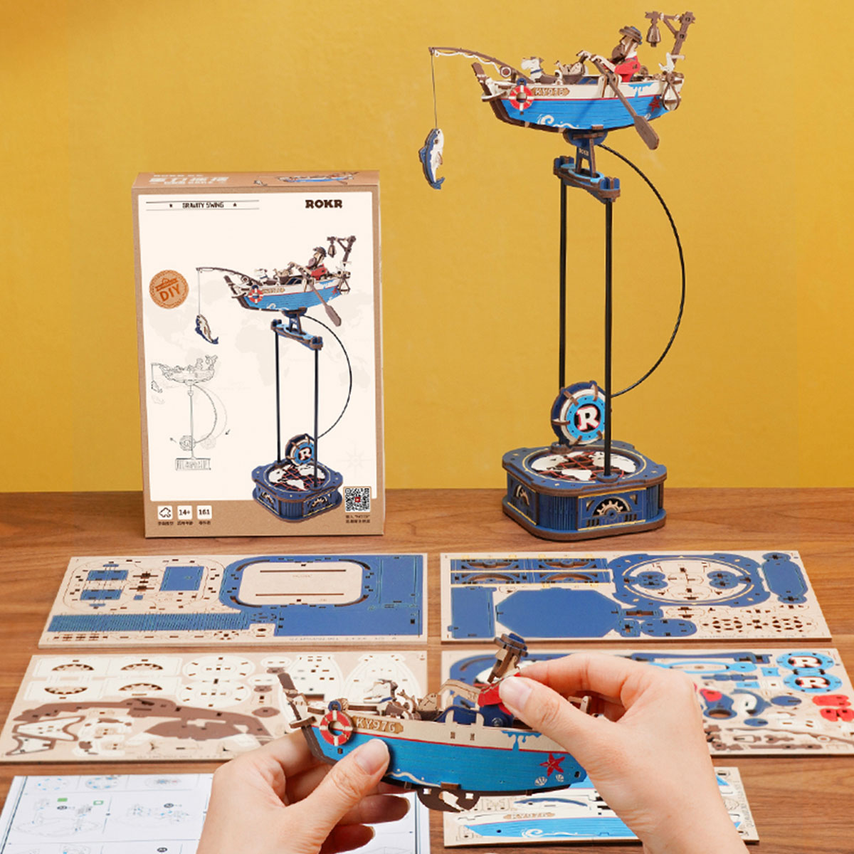 Scène d'assemblage ROKR Ocean Fisher MCD02 avec pièces de bateau et boîte de produits