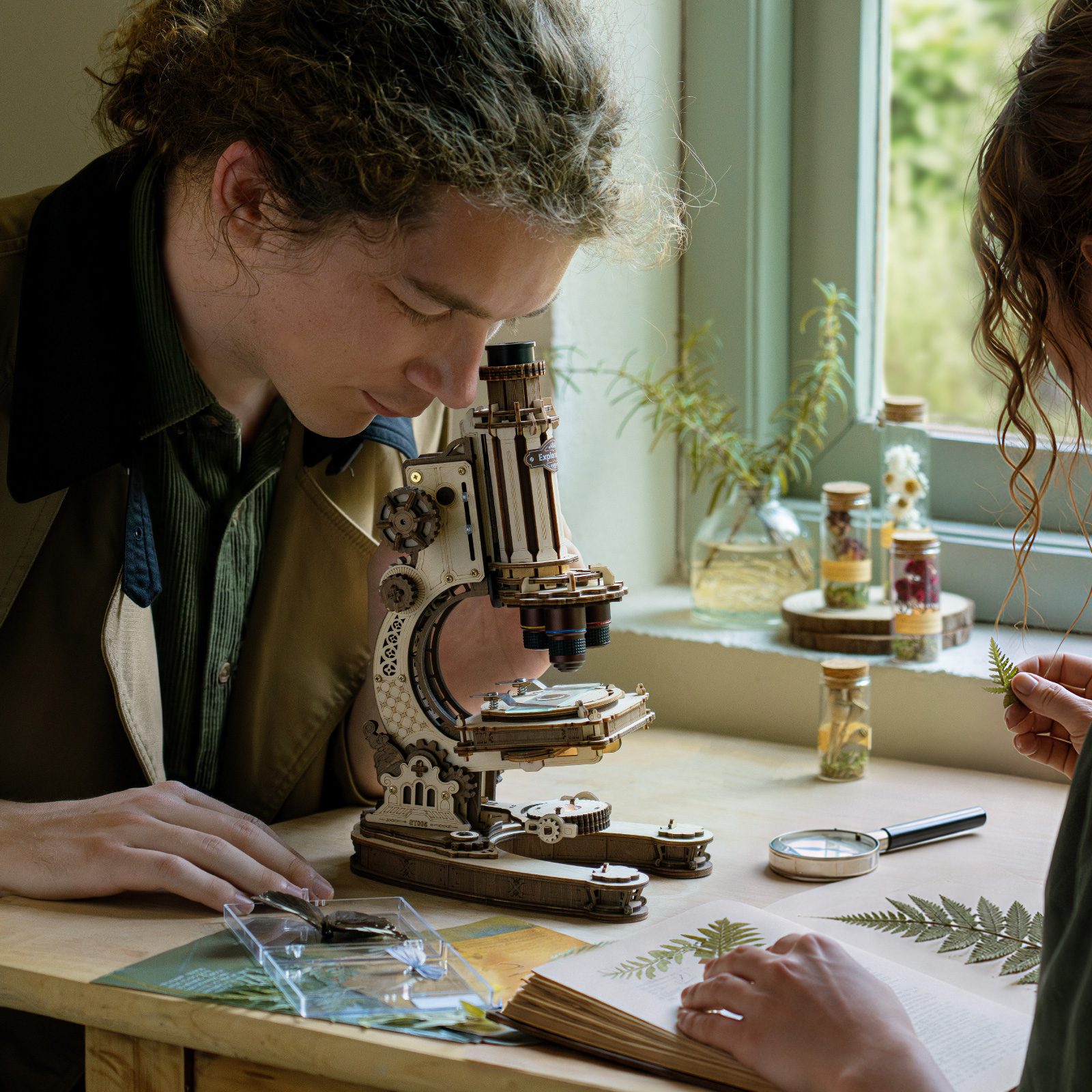 Vue produit supplémentaire 4 de ROKR Microscope ST005 - Kit de maquette en bois 3D, SKU ST005