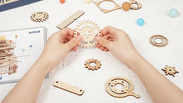 Comment résoudre un casse-tête puzzle 3D en bois véritable