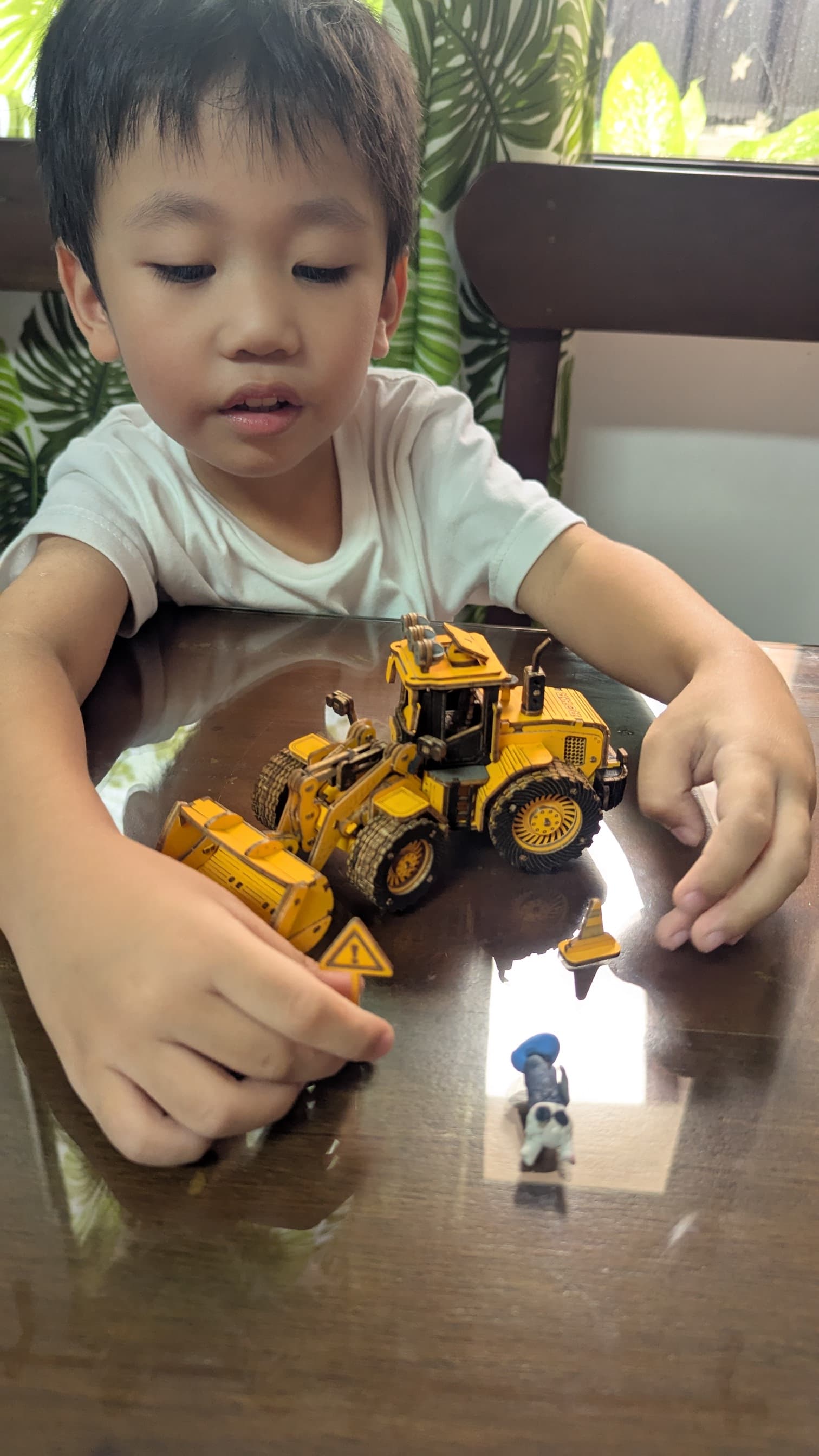 " J’ai cédé à la demande de mon fils de 4 ans et je lui ai construit un bulldozer, et il était tellement heureux "