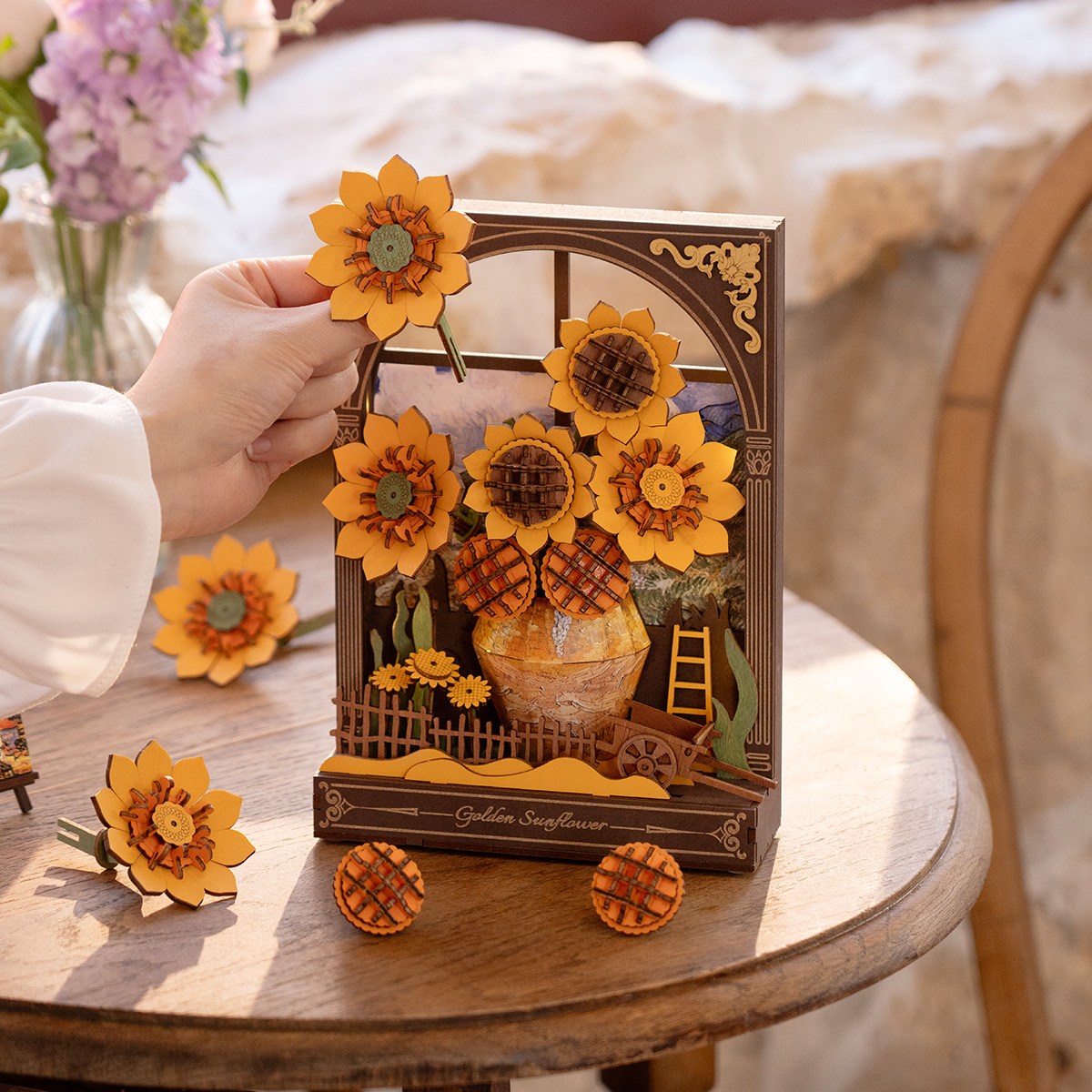 Scène d'assemblage et d'affichage de table Rowood Golden Tournesol TH002