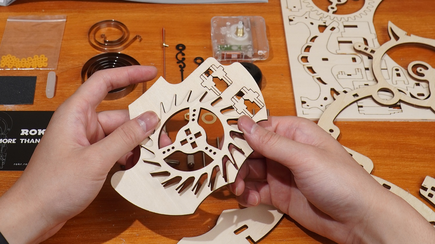 Assemblage de l’horloge hibou ROKR