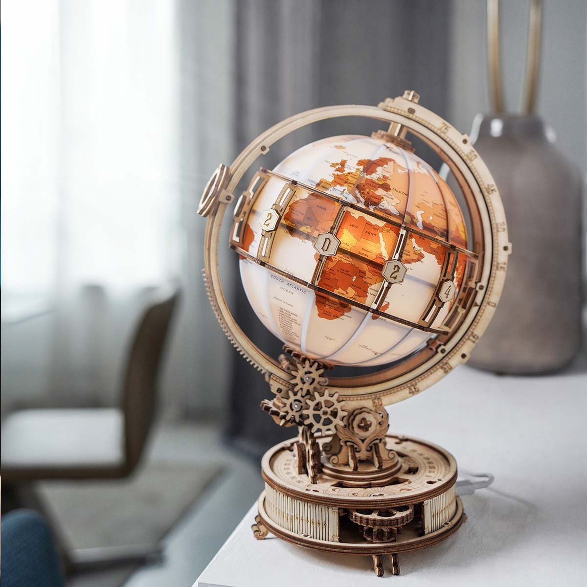 Globe lumineux ROKR ST003 affiché dans une scène de pièce lumineuse