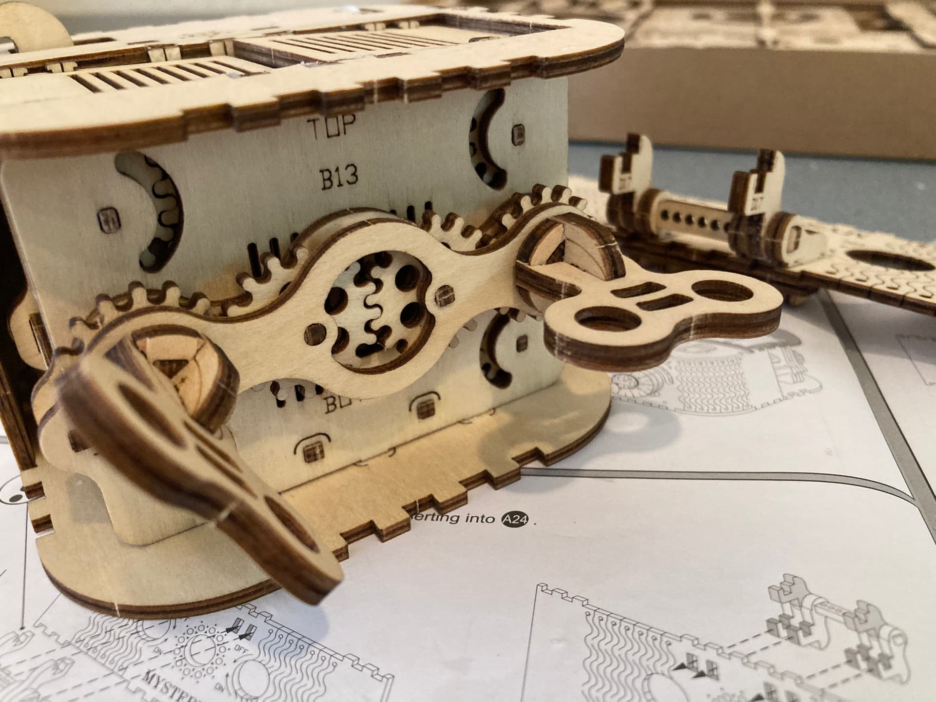 Un voyage de découverte et de premières impressions : le montage de la Treasure Box par Sunny Cee