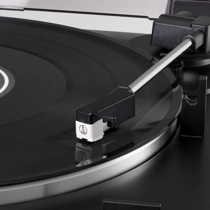 Audio-Technica - Tocadiscos AT-LP60X-BK totalmente automático con transmisión por correa, velocidades de 33/45 RPM (negro)