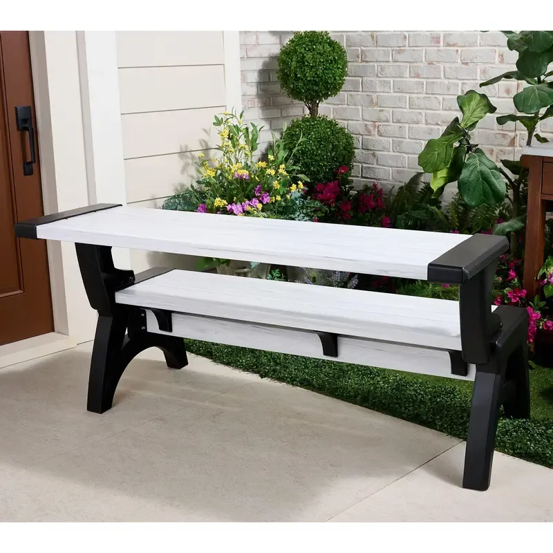 Muebles de exterior modernos con taburetes y sillas que se convierten en mesas de banco