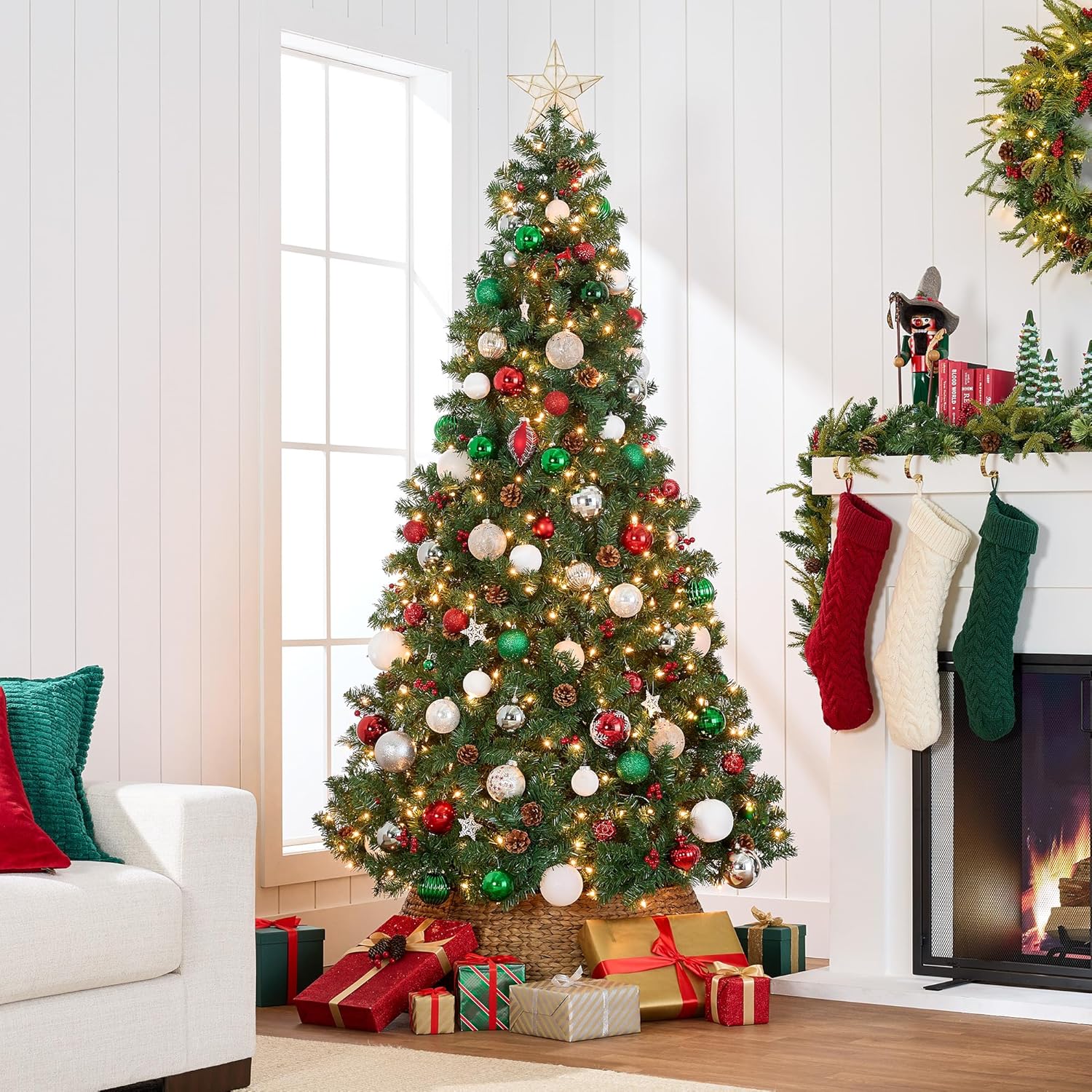 Best Choice Products - Árbol de Navidad artificial preiluminado de 7 pies predecorado con bisagras, con 1.346 puntas, piñas, bayas, 550 luces, base de metal