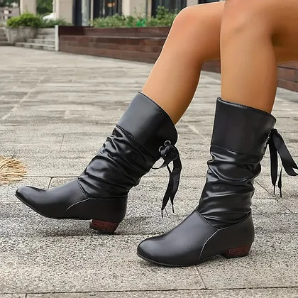 🔥 Промоция – последен ден с 50% ОТСТЪПКА 👢 Модерни дамски боти с връзки и дебел ток до средата на прасеца