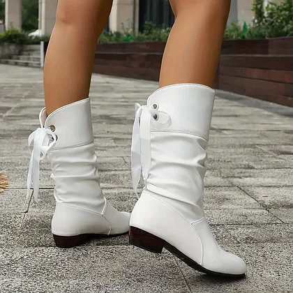 🔥 Промоция – последен ден с 50% ОТСТЪПКА 👢 Модерни дамски боти с връзки и дебел ток до средата на прасеца