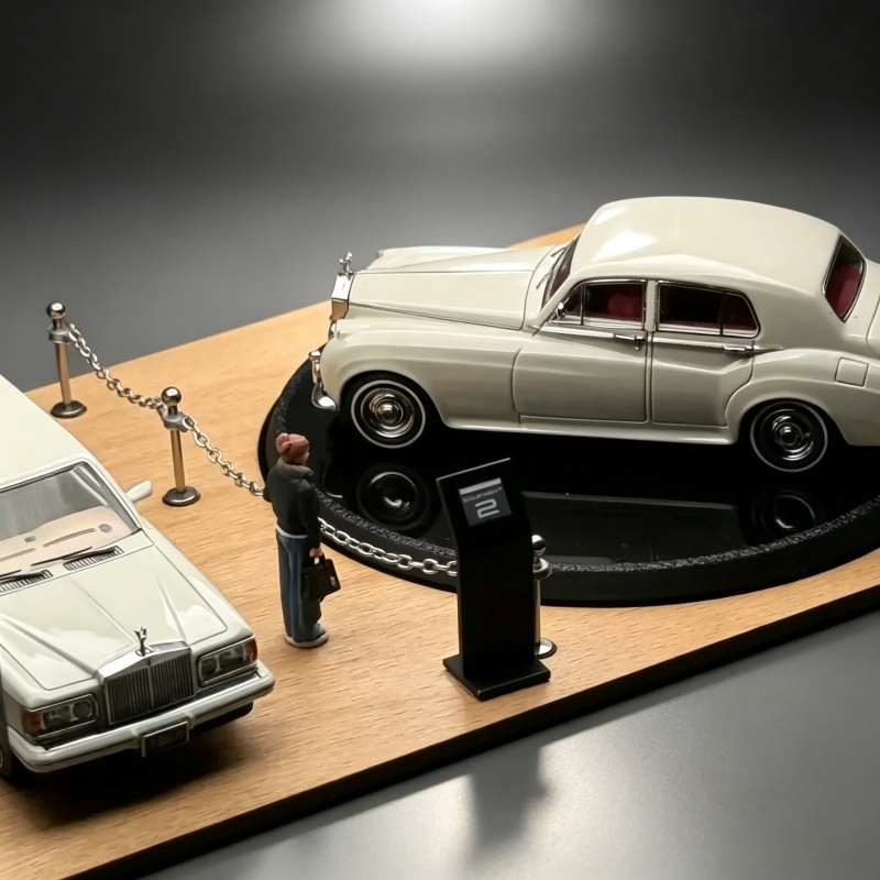 🚗 Wooden Rotating Display Cabinet