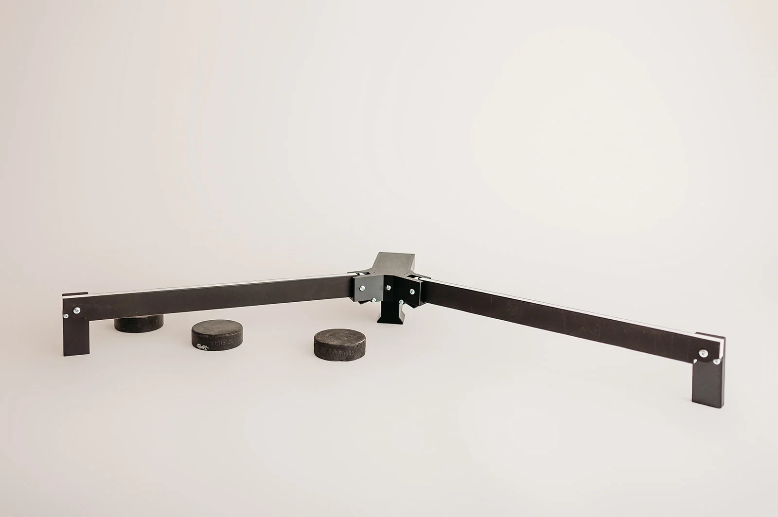 2-in-1 Hockey Training Tool | 48 Pucks Collector & Stickhandling Deker