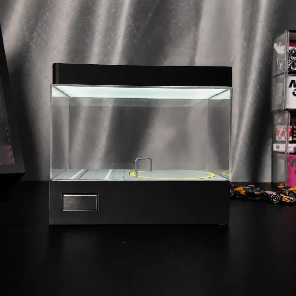 1:64 Diecast Car Garage Diorama Display Case With LED Light & Rotating Turntable
