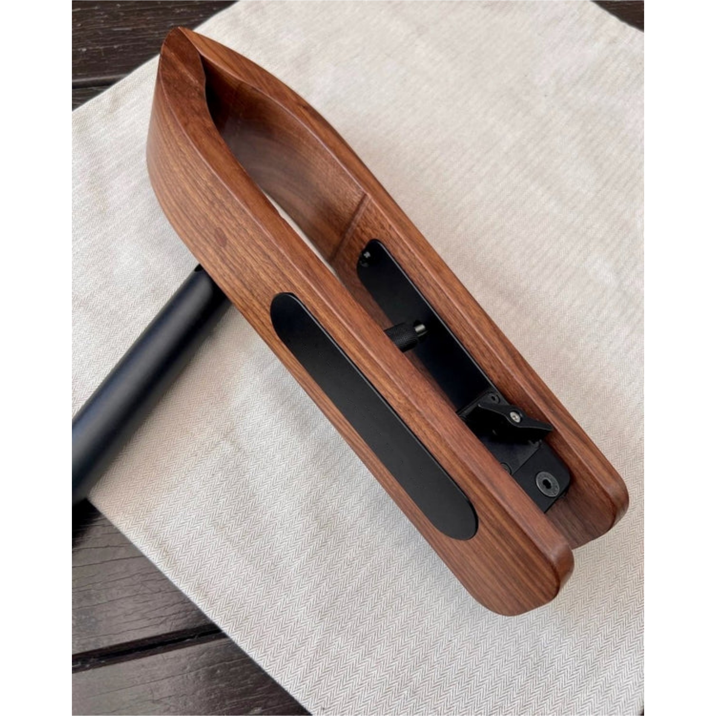 Maxita Stitching Pony – Ergonomic Leather Stitching Clamp with Full Adjustability