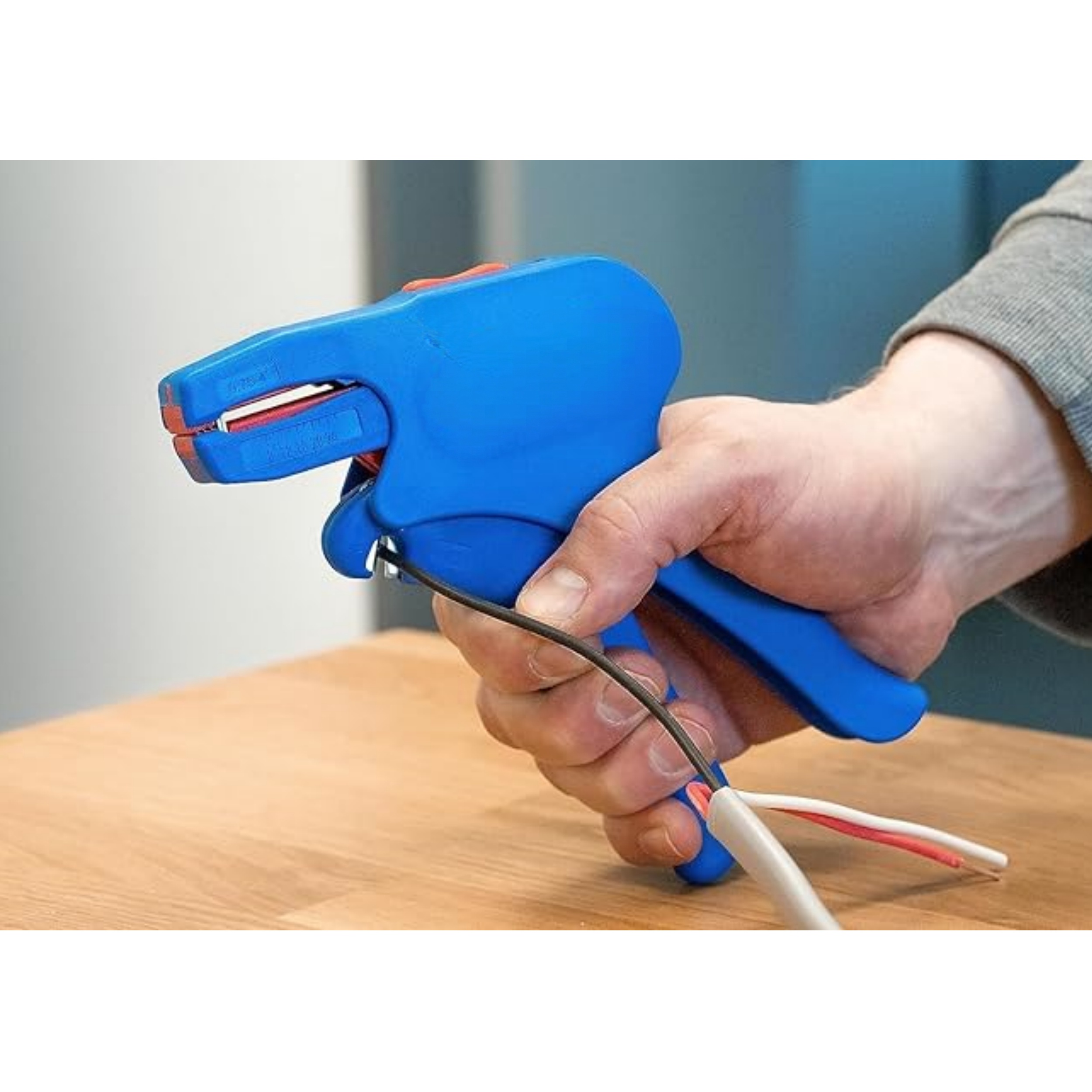 Wire Stripper for Flat Cable – 0.75‑4.0 mm², Integrated Side Cutting Function